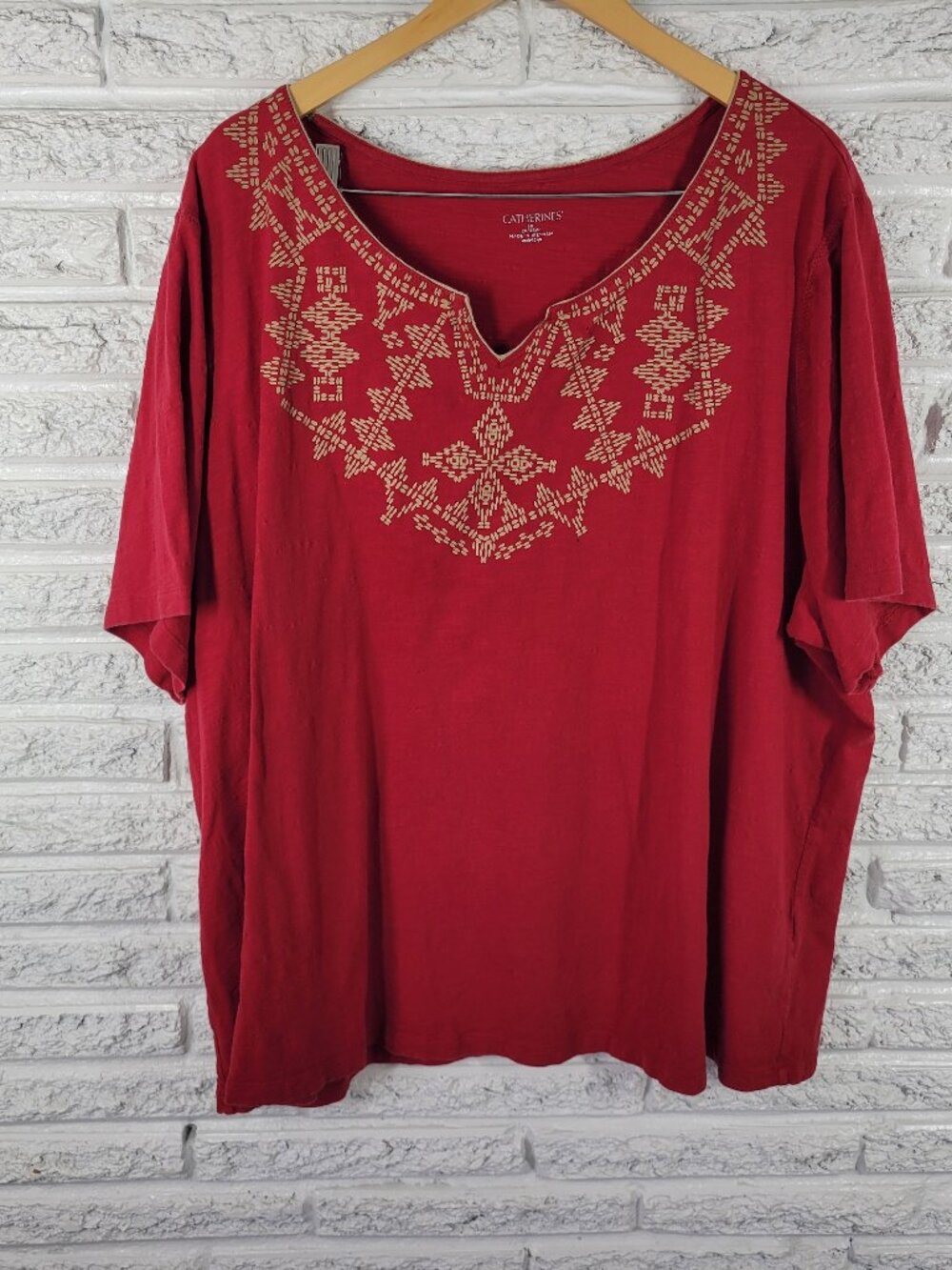 Catherines Womens 3X Tee Red Geometric‎ V-Neck Short Sleeve 100% Cotton GEO8E